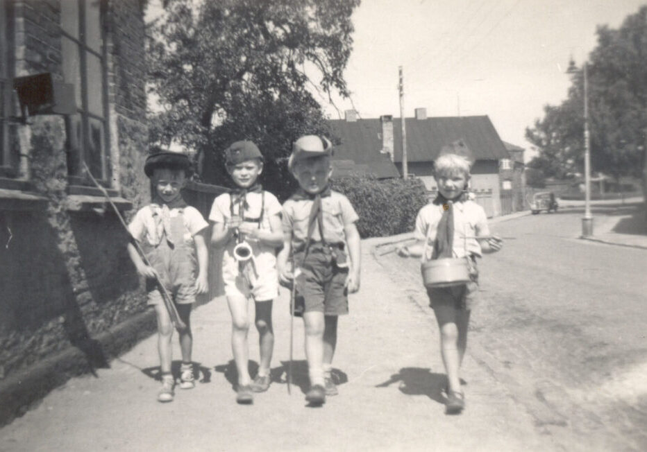 Karl Peter Hemmingsen, Niels Nielsen (- flyttede til Jylland), Peter Frandsen, Ebbe Valentin Jørgensen
ca. 1952. Musikanterne på Havnevej.