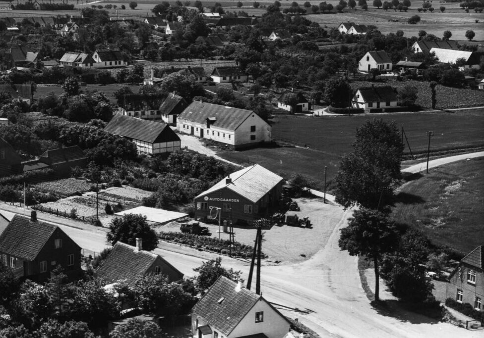 Skibinge ved vejen til Rones Banke 1956 (OD02111_018) x