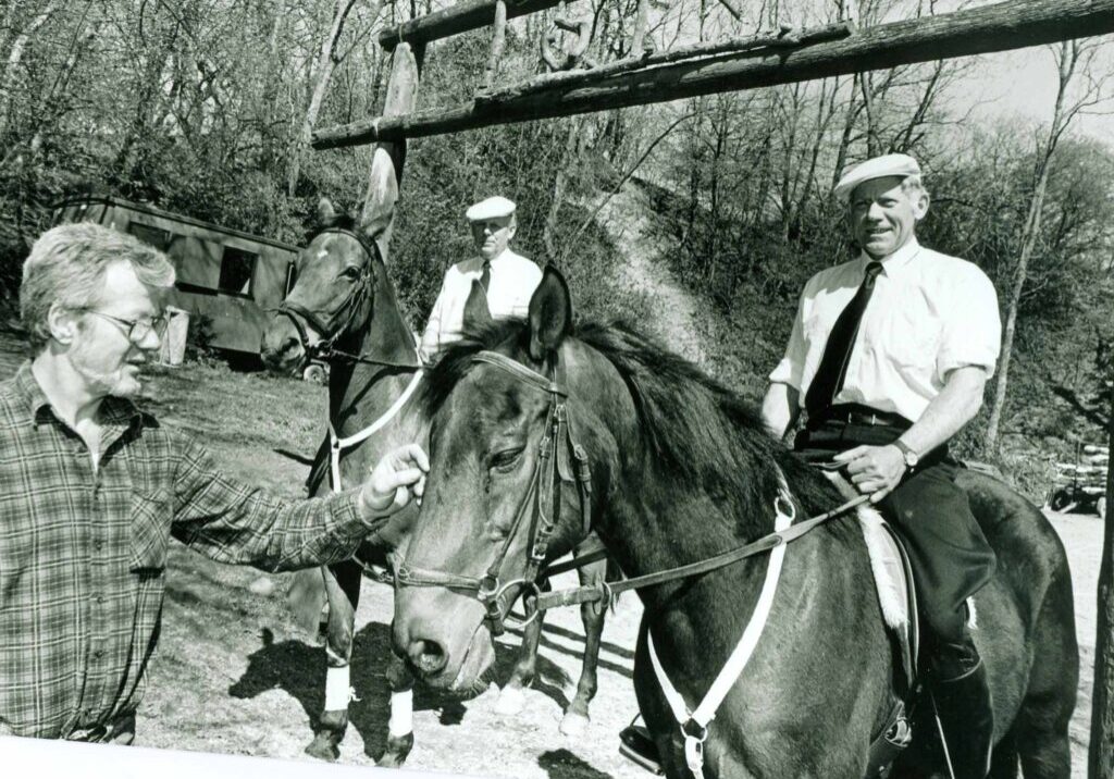 Ugledige gl. grusgrav som ridebane ca. 1980 (B6009)